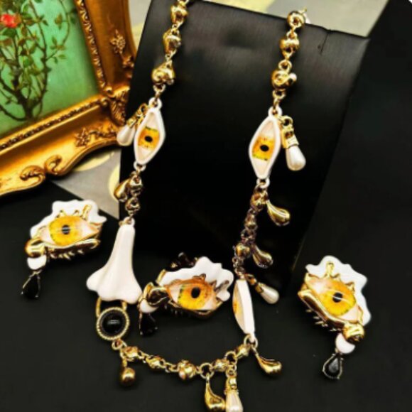 Schiaparelli Surrealist Inspired Earrings Eyes Gold Designer Look - Picture 6 of 9